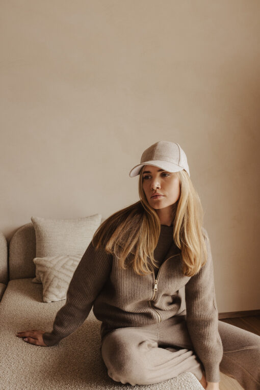 Cosy cashmere trousers taupe